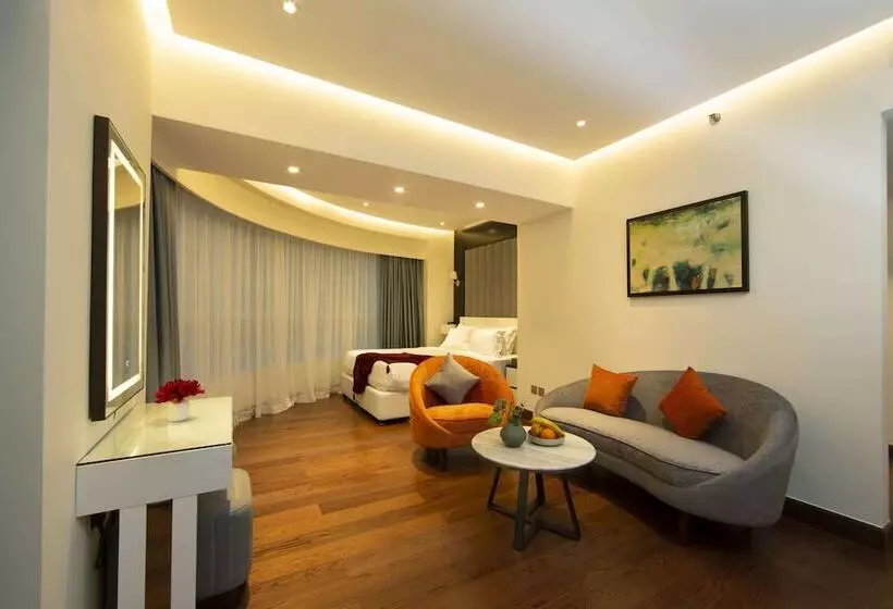 هتل Number One Tower Suites