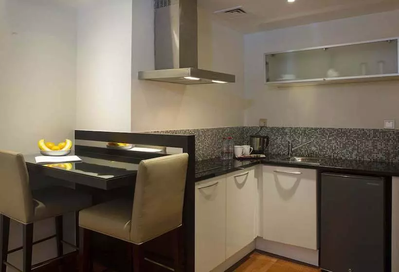 هتل Number One Tower Suites