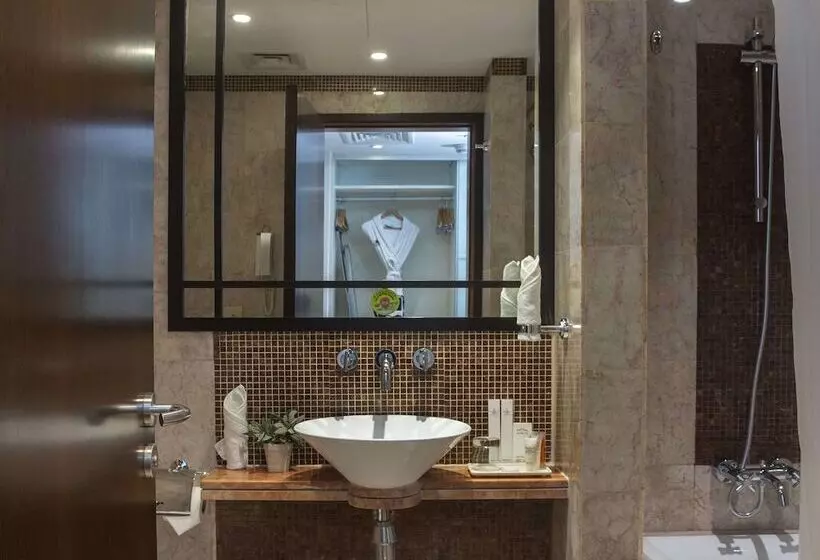 هتل Number One Tower Suites