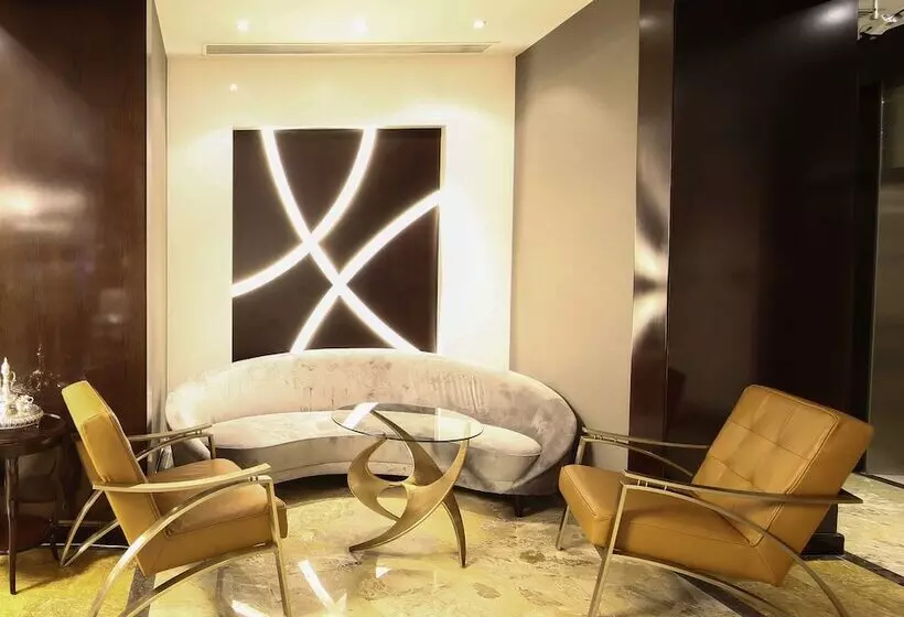 هتل Number One Tower Suites