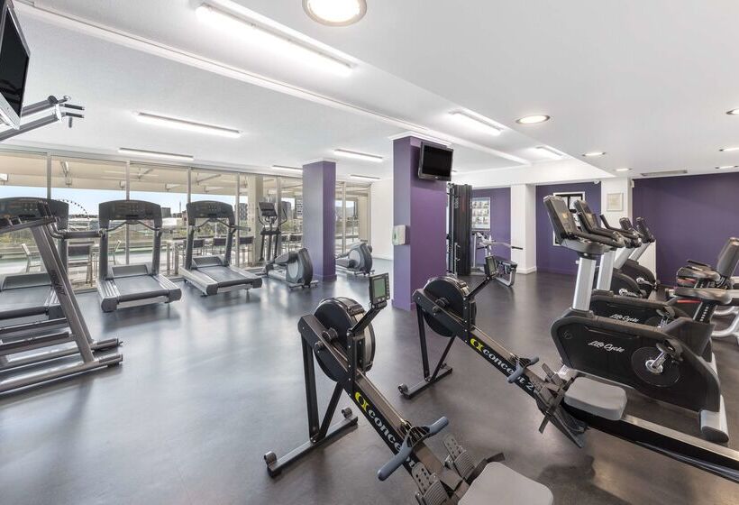 호텔 Oaks Brisbane Casino Tower Suites