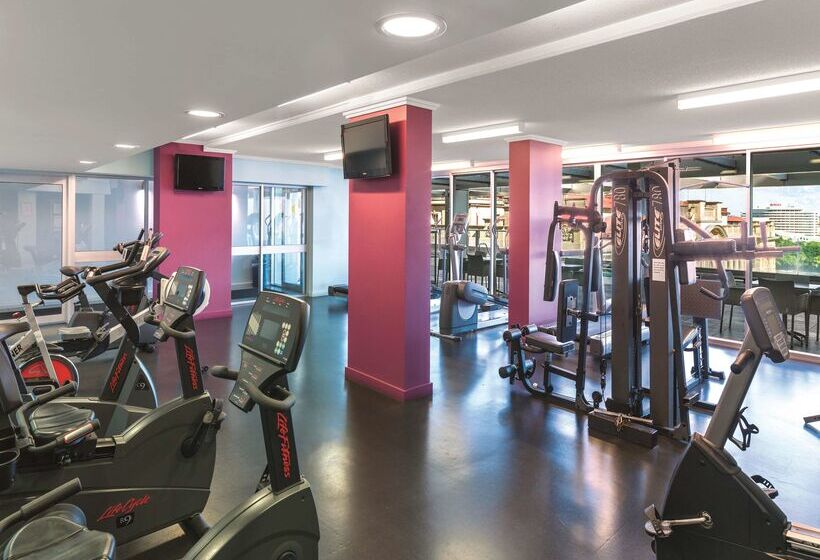 호텔 Oaks Brisbane Casino Tower Suites