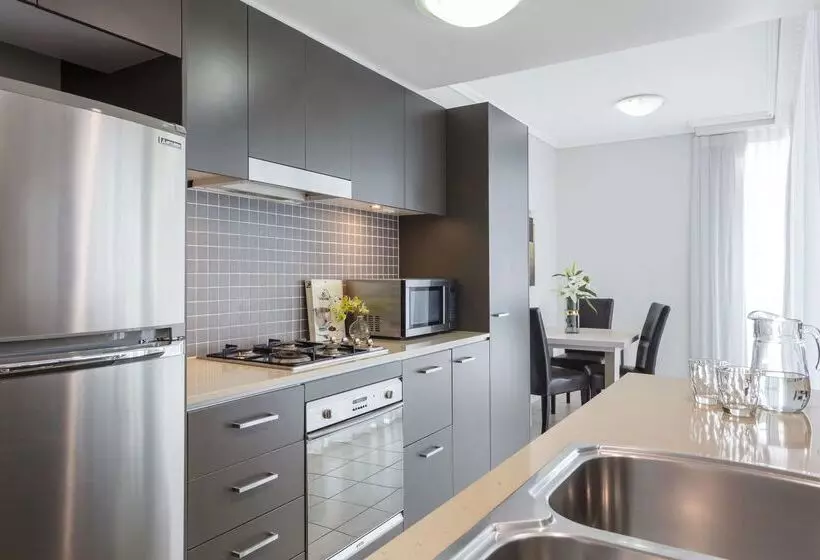 호텔 Oaks Brisbane Casino Tower Suites