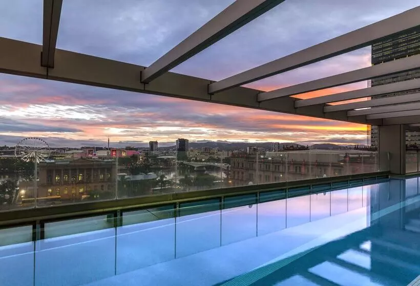 호텔 Oaks Brisbane Casino Tower Suites