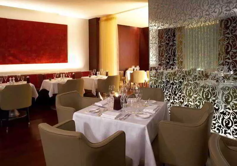 Отель The Ritzcarlton, Beijing