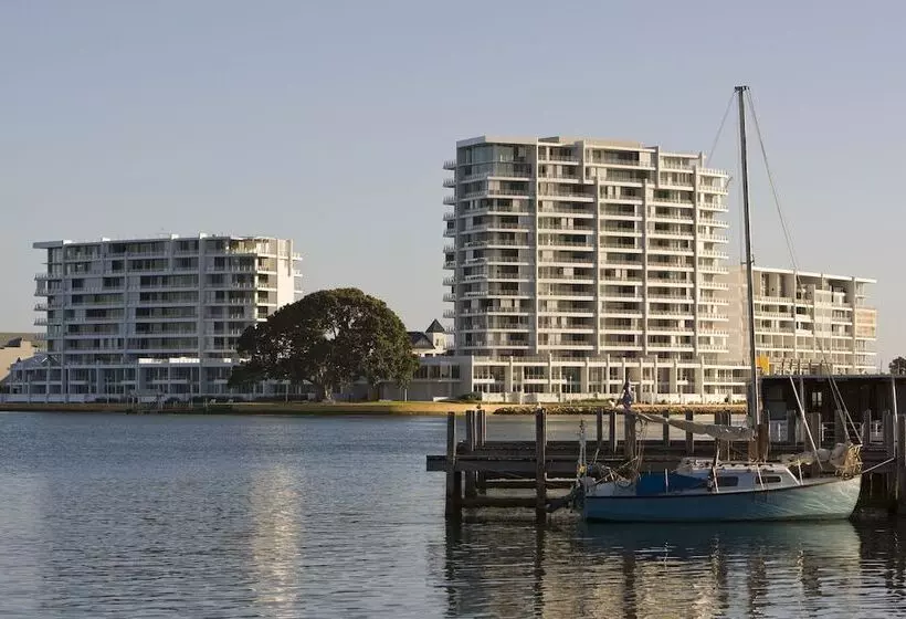 Отель The Sebel Mandurah