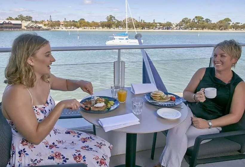 בית מלון כפרי The Sebel Mandurah