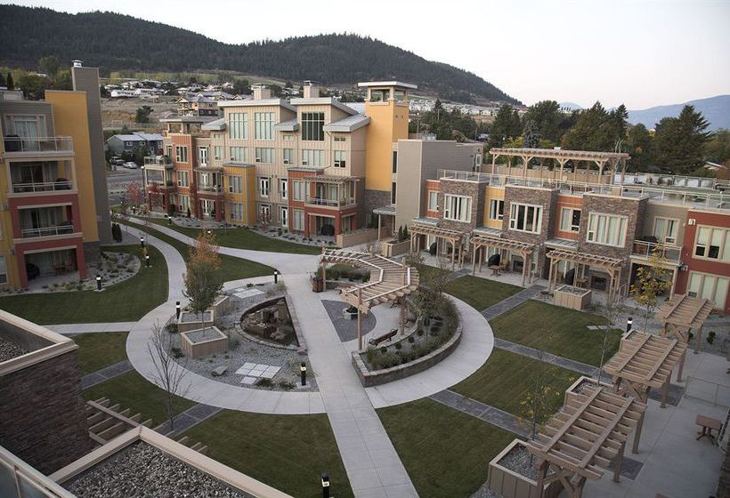 Hotel The Strand Lakeside Resort