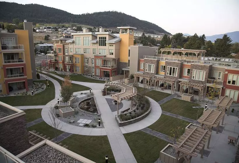 ホテル The Strand Lakeside Resort