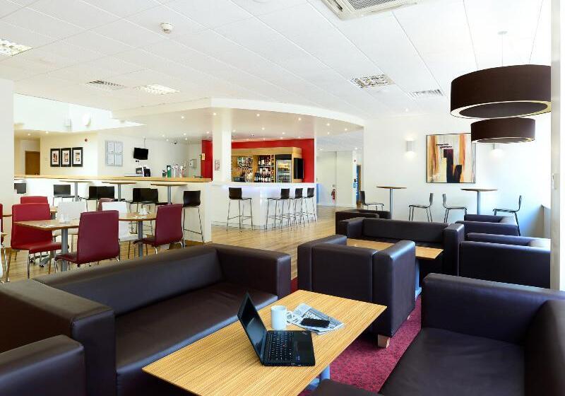 ホテル Travelodge London Central City Road