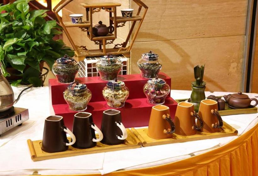 Otel Xiongchu International