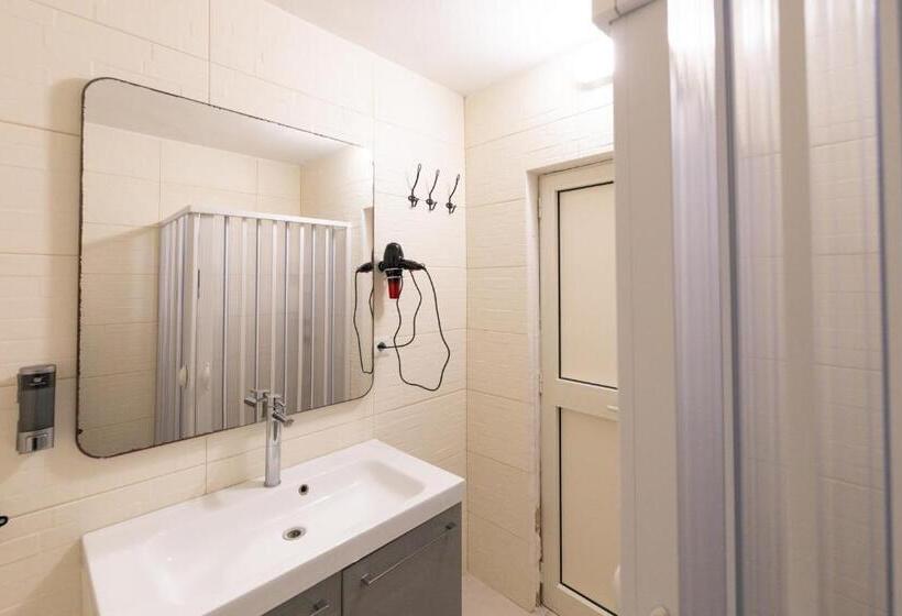 تختخواب و صبحانه Madison