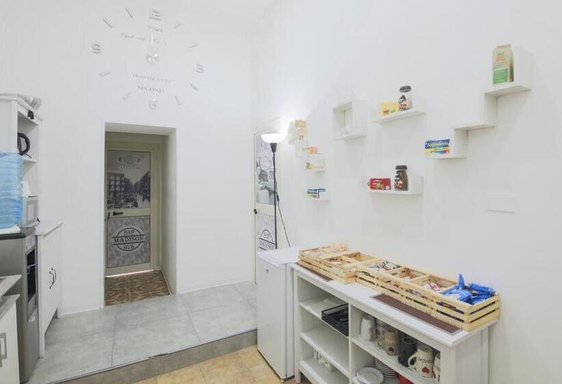 تختخواب و صبحانه Madison