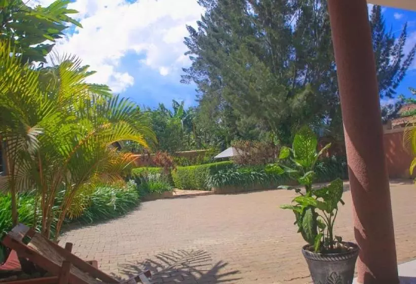 هتل Montane Safaris