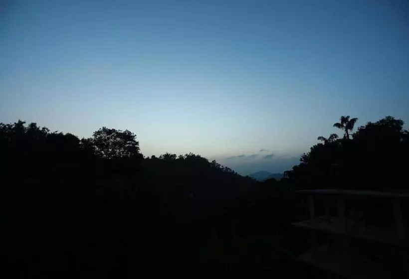 ホテル Candle Wood Munnar