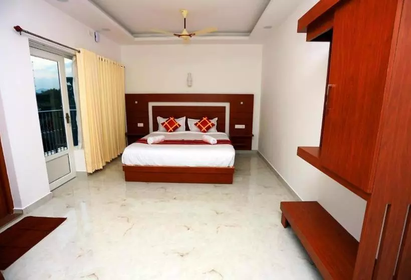 ホテル Candle Wood Munnar