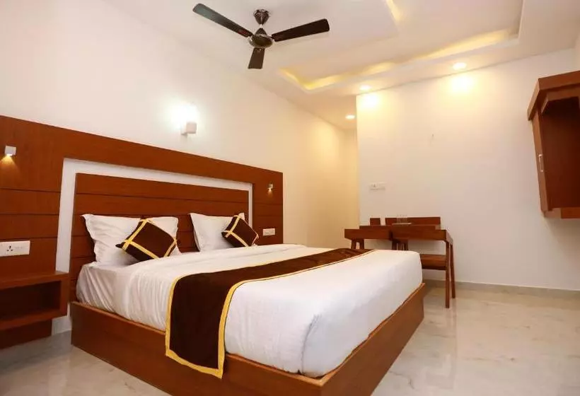 ホテル Candle Wood Munnar