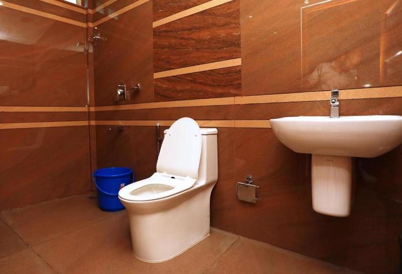 ホテル Candle Wood Munnar