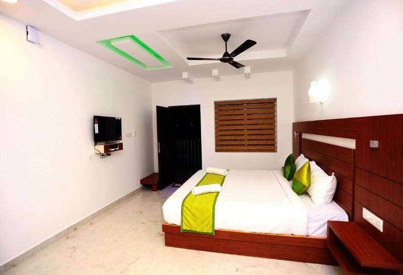 ホテル Candle Wood Munnar