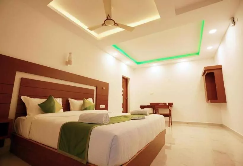 ホテル Candle Wood Munnar