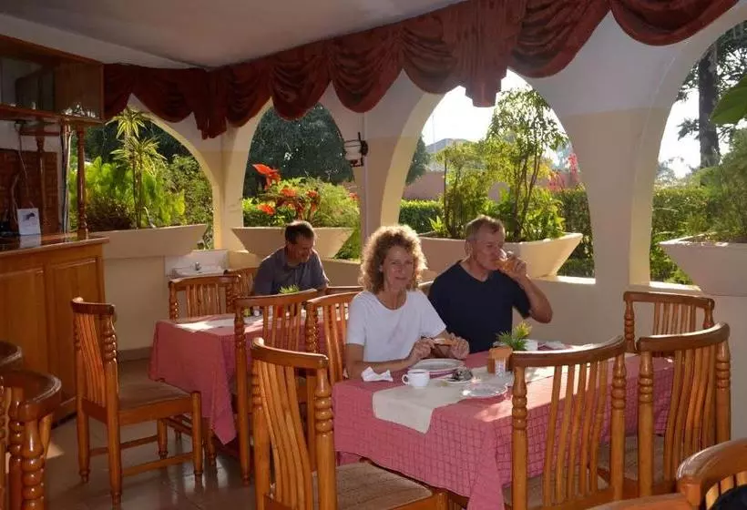 Sunset Hotel Entebbe