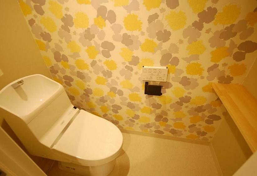 بنسيون 西条ゲストハウス八反