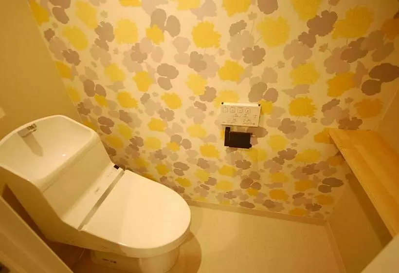 Majatalo 西条ゲストハウス八反