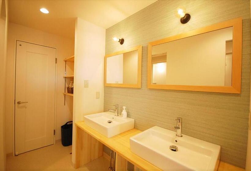 بنسيون 西条ゲストハウス八反