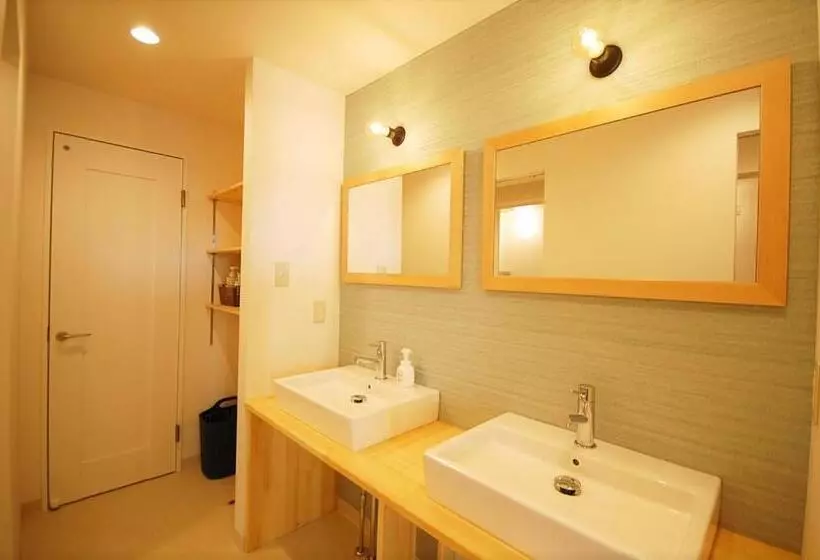 Majatalo 西条ゲストハウス八反