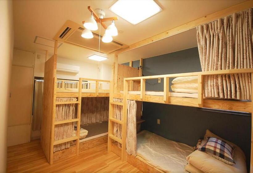 بنسيون 西条ゲストハウス八反