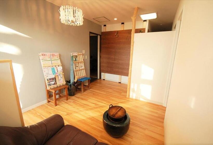 بنسيون 西条ゲストハウス八反