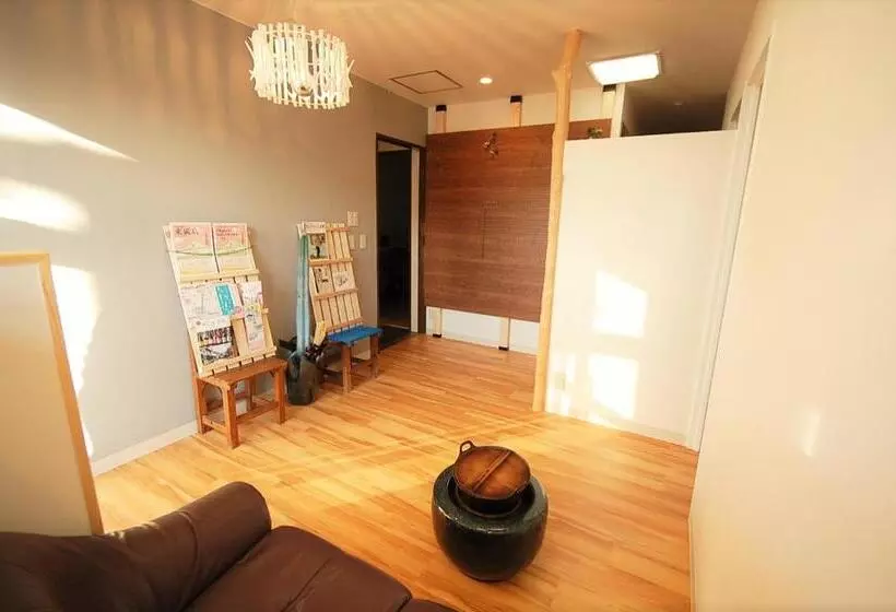 Majatalo 西条ゲストハウス八反