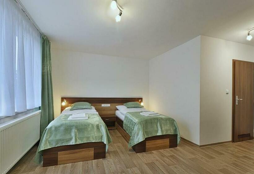 פנסיון Restaurant Penzion City