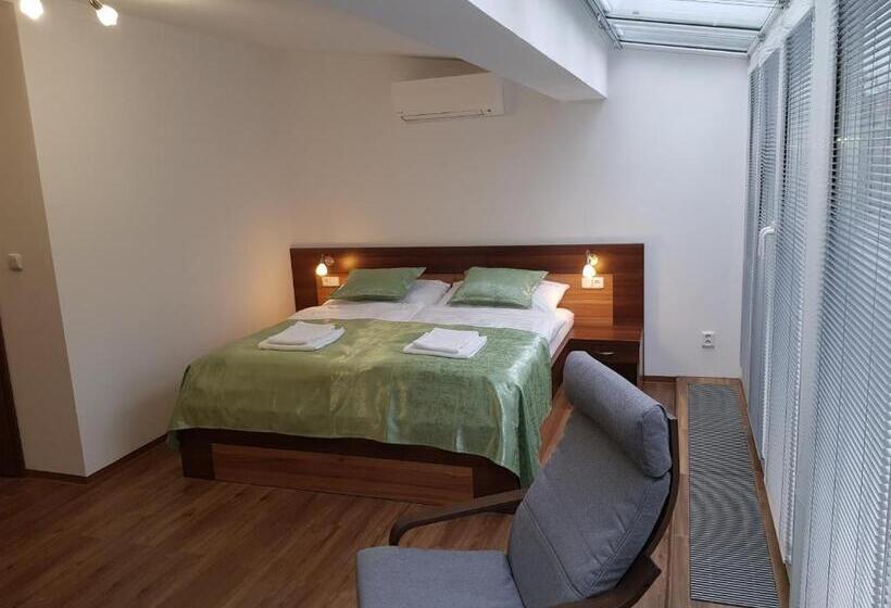 פנסיון Restaurant Penzion City