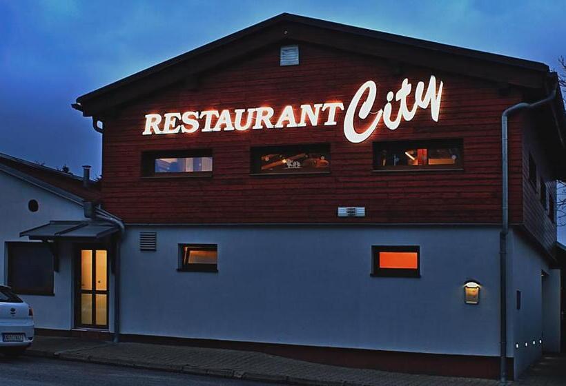 פנסיון Restaurant Penzion City
