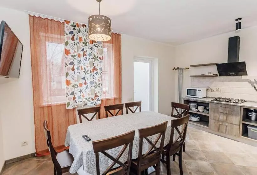 Majatalo Villa Grey House