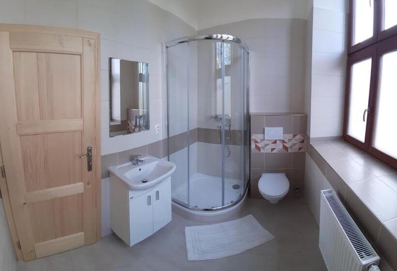 הוסטל Penzion A Restaurace U Hájků