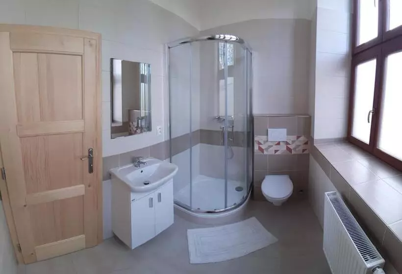 Retkeilymaja Penzion A Restaurace U Hájků