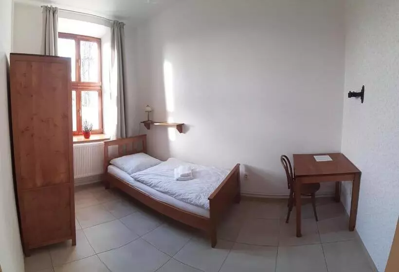 Retkeilymaja Penzion A Restaurace U Hájků