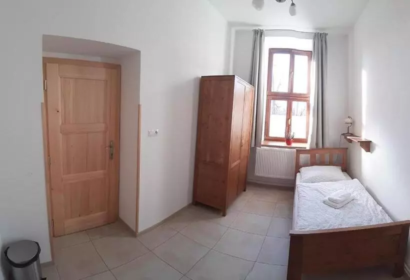 Retkeilymaja Penzion A Restaurace U Hájků