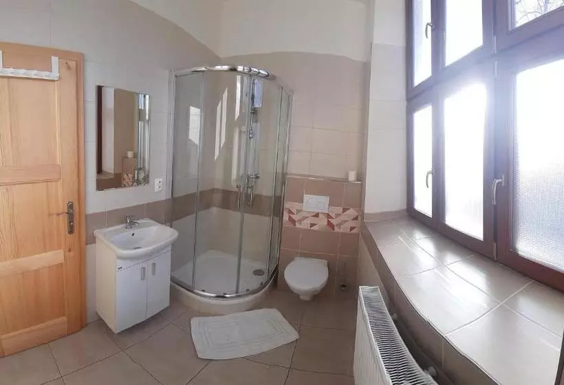 Retkeilymaja Penzion A Restaurace U Hájků