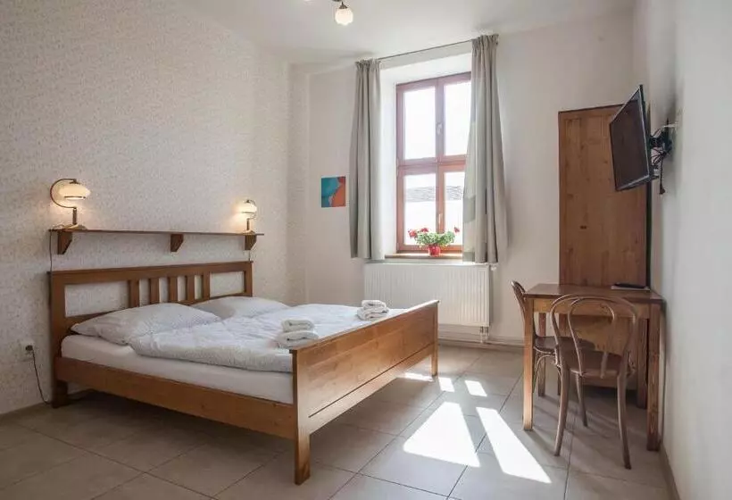 Retkeilymaja Penzion A Restaurace U Hájků