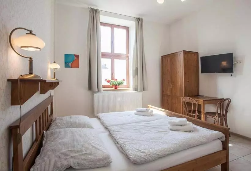 Retkeilymaja Penzion A Restaurace U Hájků