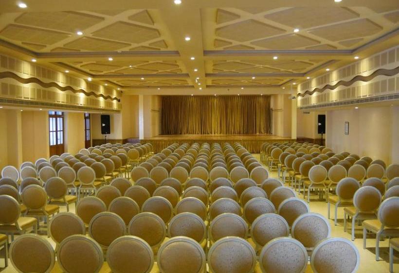 בית מלון כפרי Karthika Residency