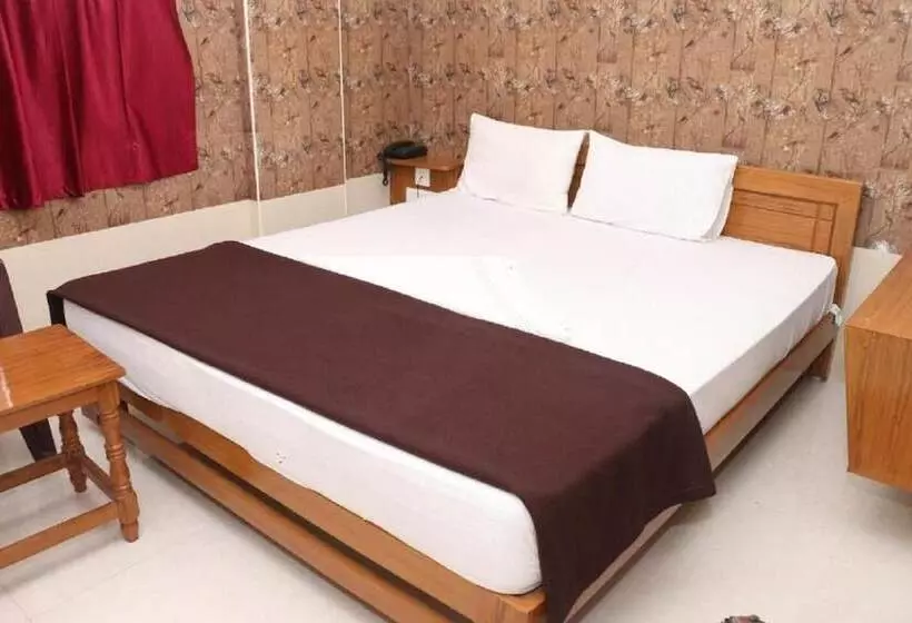 Hotelli Saravanas Lodge