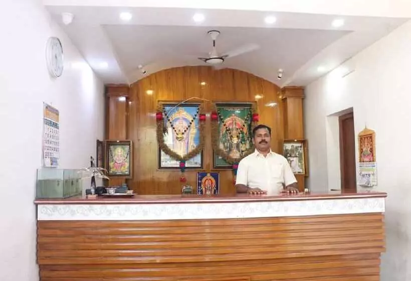 Hotelli Saravanas Lodge