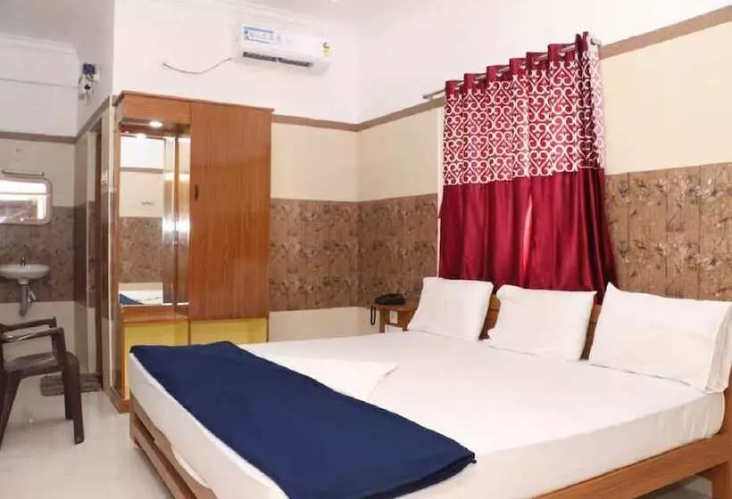 Hotelli Saravanas Lodge