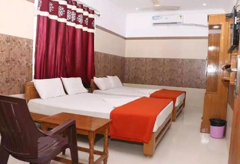 Hotelli Saravanas Lodge