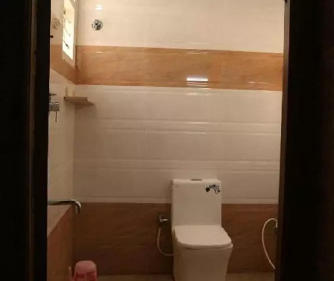 Hotelli Saravanas Lodge