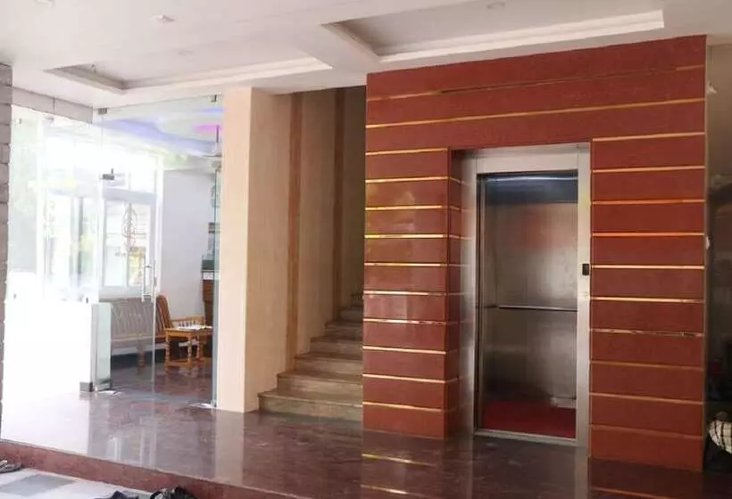 Hotelli Saravanas Lodge